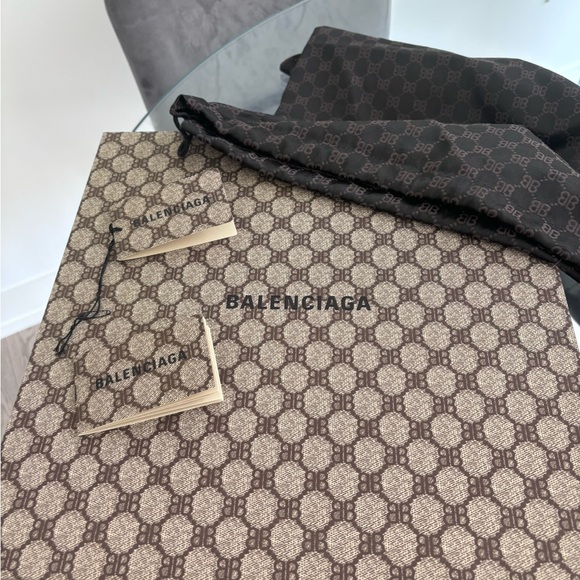 Gucci x Balenciaga calab brand new hobo bag comes with a box dust bag cards - Picture 4 of 7